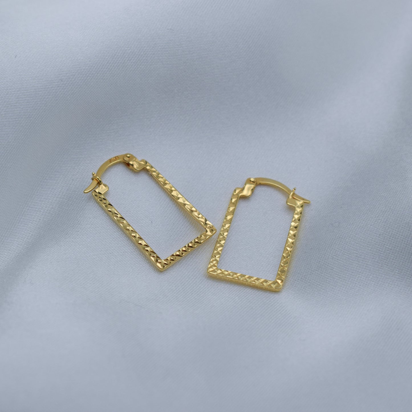 18K Confidence Rectangular Earrings