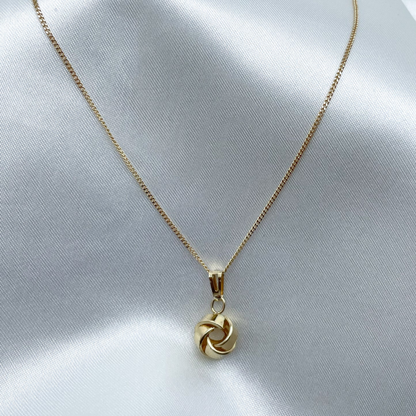 18K Love Knot Necklace